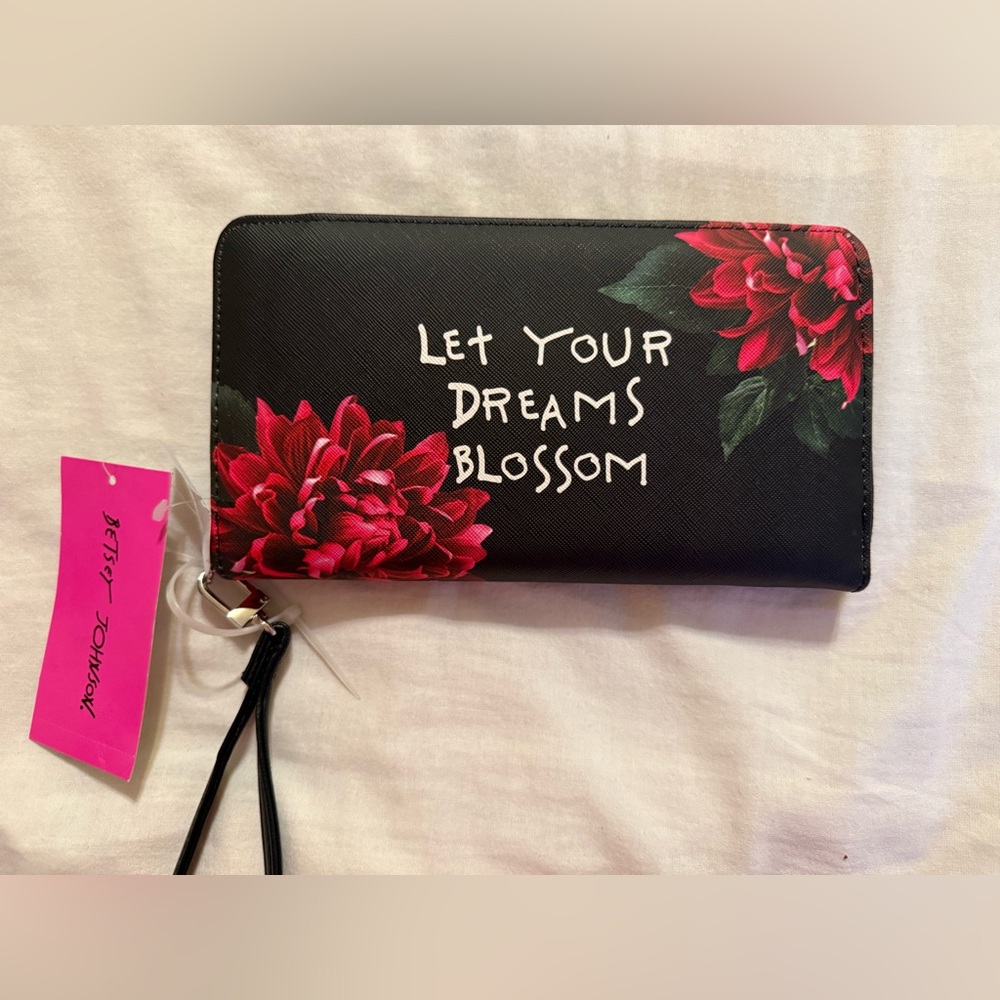 NWT Betsey Johnson Let Your Dreams Blossom Floral Zip Wallet
